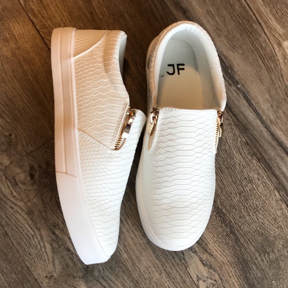 JustFab Shoes - NWT/NIB Courtlyn Leather Sneaker in White Sz 7